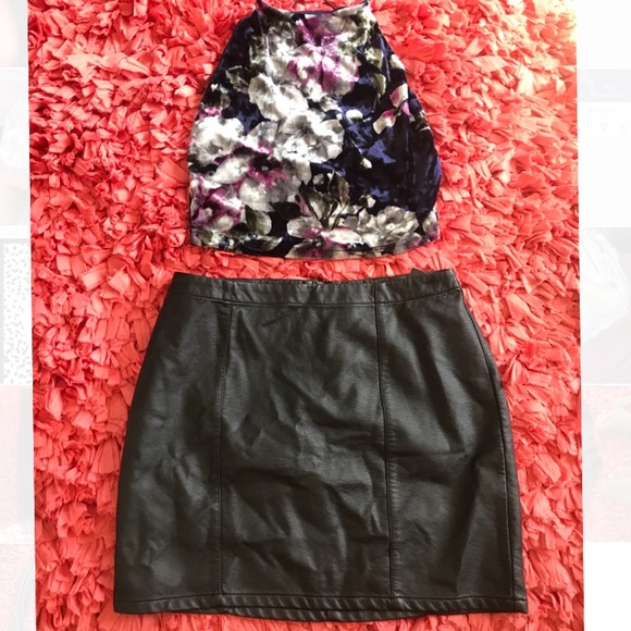 Tops - Cute floral suede I.Joan crop top